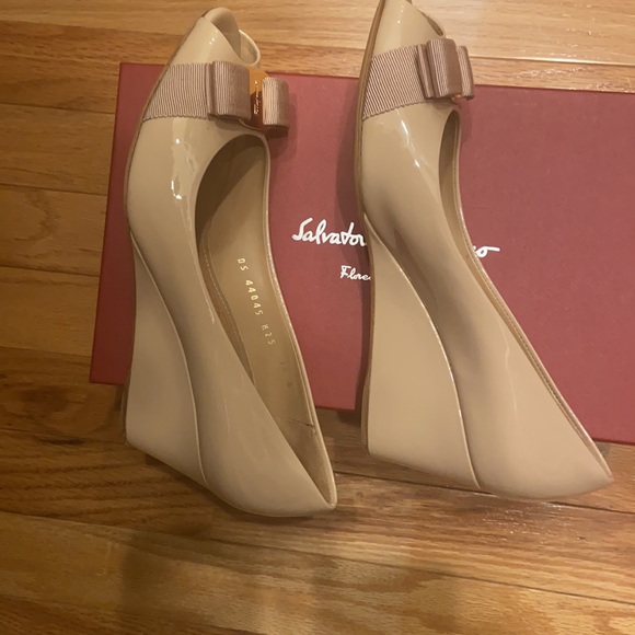 Bisque patent calf leather Sissi wedges - Picture 12 of 12